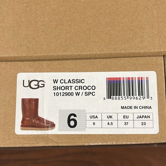 Ugg Classic Short Croc Boots - Picture 10 of 10